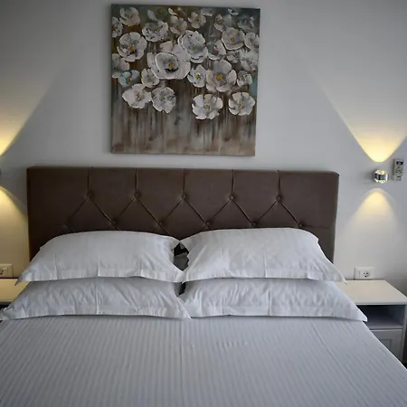 Apartment Draga & Lola *